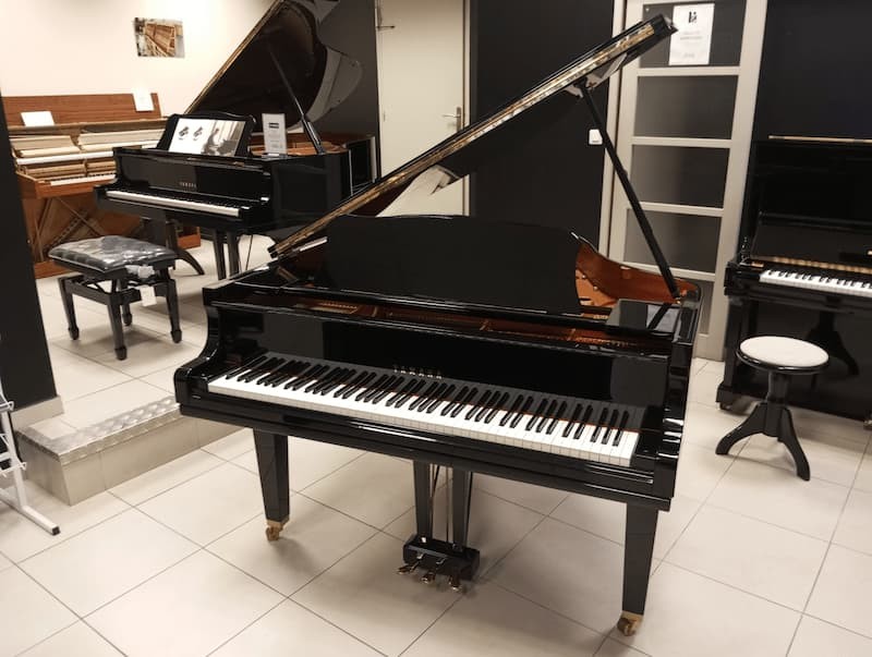 Piano 1/4 queue d'occasion YAMAHA GC1 Noir