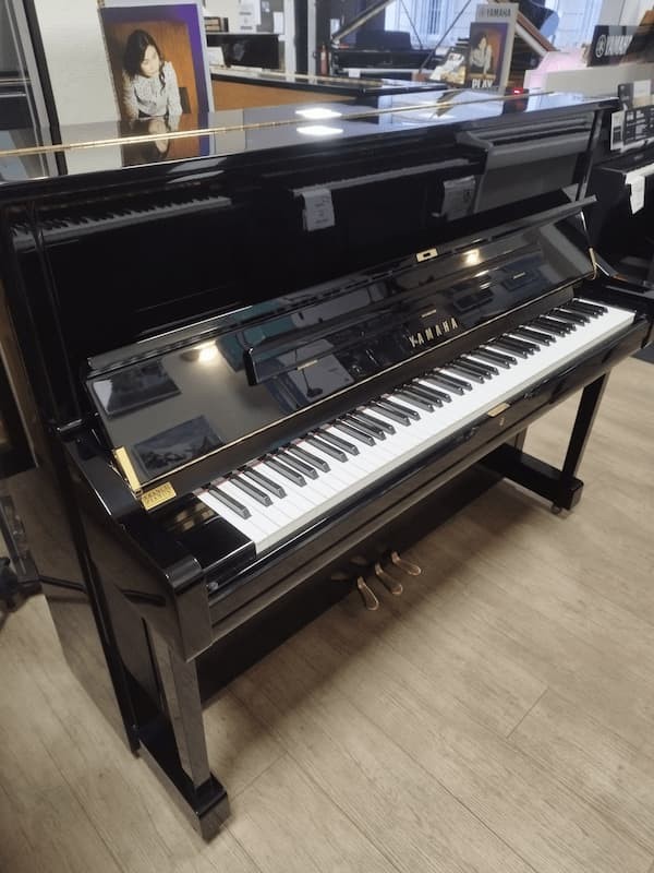 Piano droit YAMAHA U1, 1ere main très récent