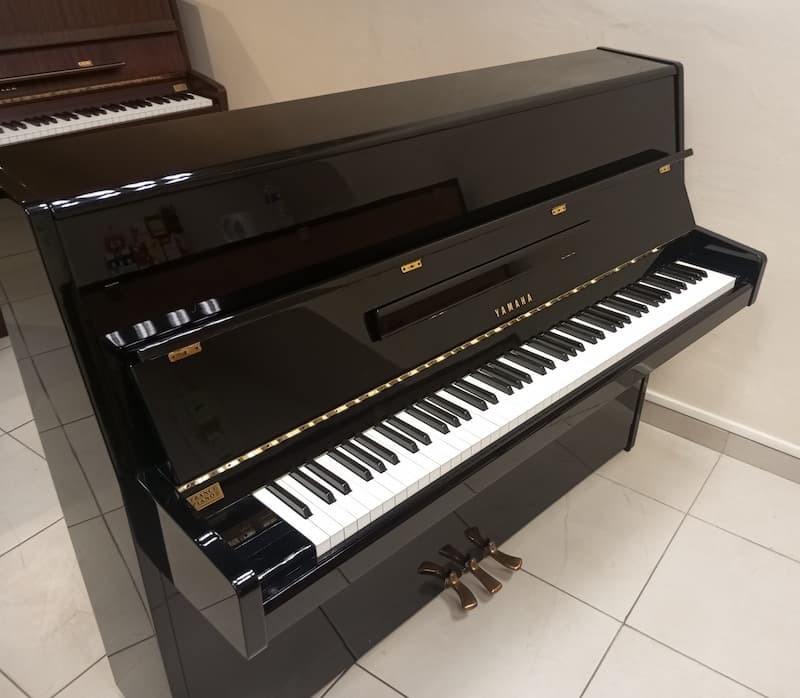 Piano droit YAMAHA P2 Noir brillant révisé et garanti